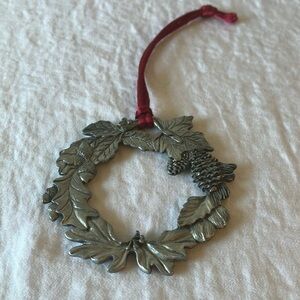 Seagull Pewter: 1995 Vintage Christmas Wreath Ornament- Canada